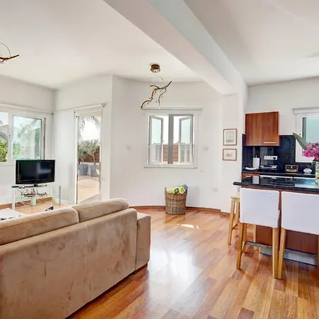 Island Villas Cyprus - 020 - A Families Friendly 4 Bedroom With A Pool Villa Protaras